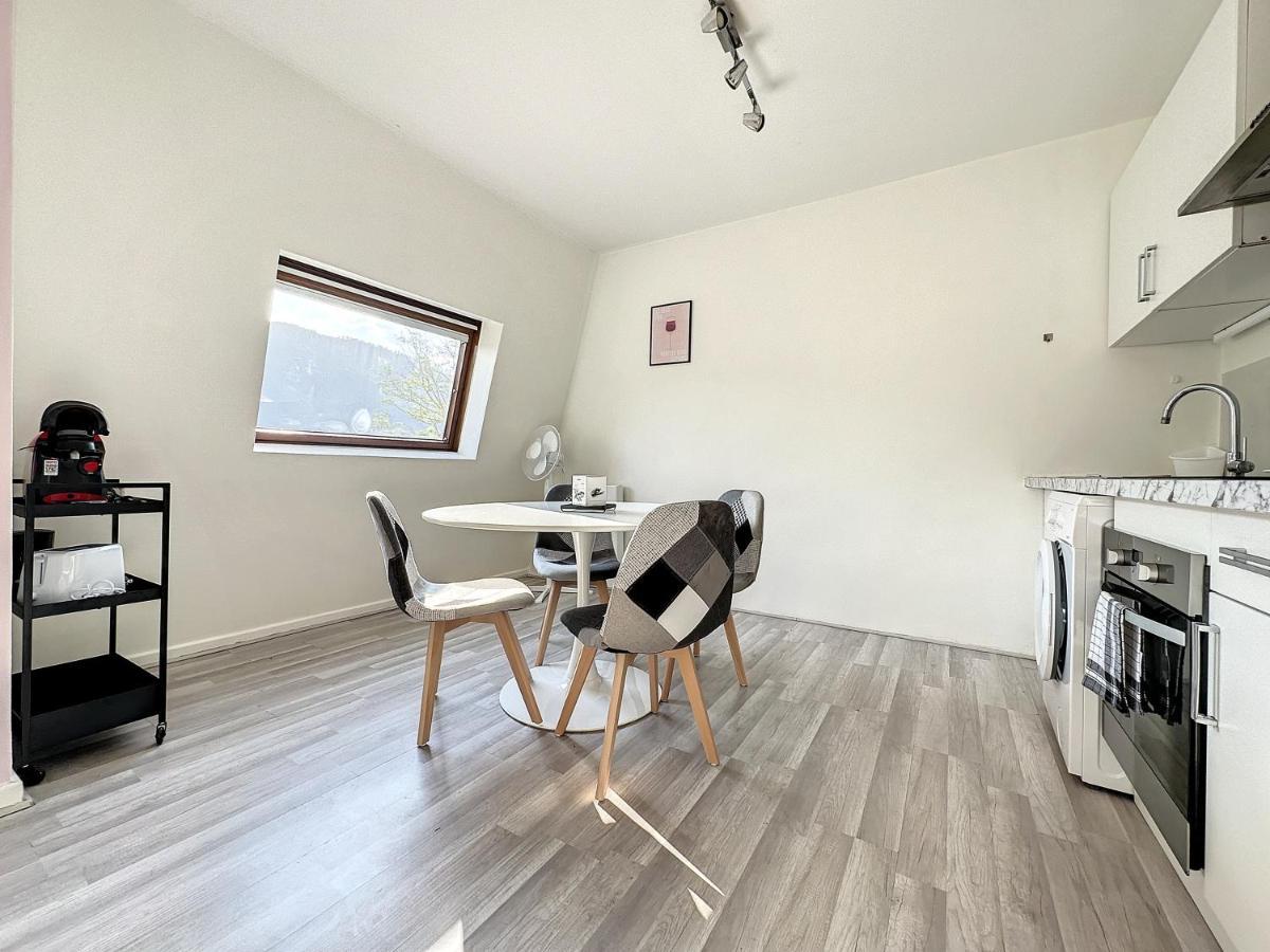 Charmant Appartement Avec Terrasse Parking Ispagnac Exterior photo